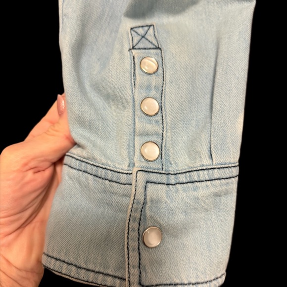 We The Free Light Blue Denim Top - Picture 3 of 4